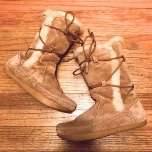 {Cozy & Warm} faux fur lined boots!